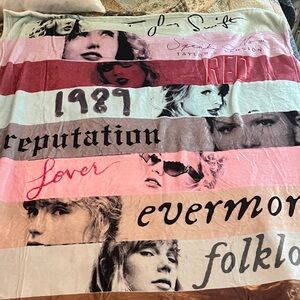Taylor Swift velour throw